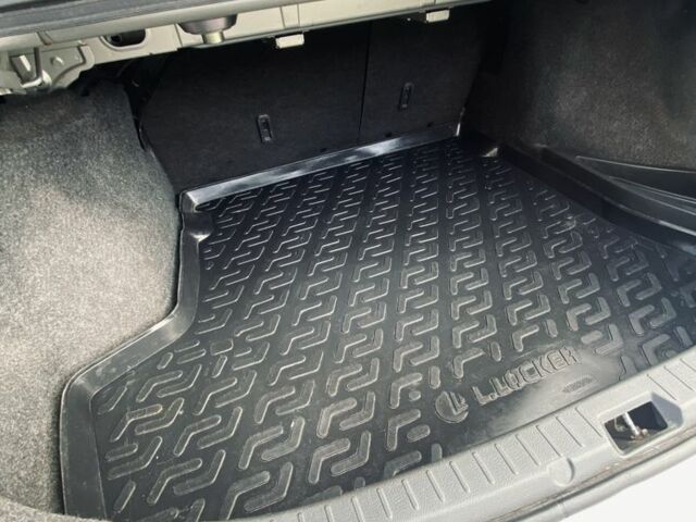 Серый Тойота Королла, объемом двигателя 1.6 л и пробегом 268 тыс. км за 7600 $, фото 11 на Automoto.ua