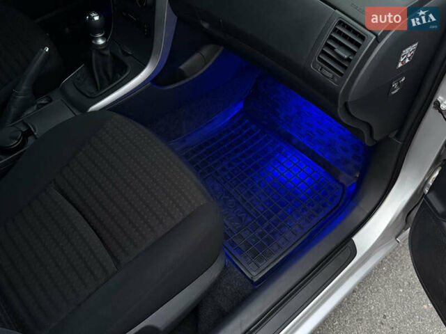 Сірий Тойота Королла, об'ємом двигуна 1.33 л та пробігом 138 тис. км за 7650 $, фото 33 на Automoto.ua