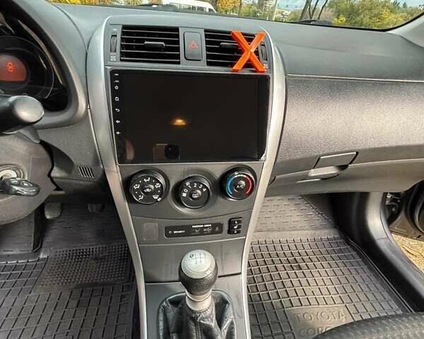 Сірий Тойота Королла, об'ємом двигуна 1.3 л та пробігом 253 тис. км за 7500 $, фото 21 на Automoto.ua