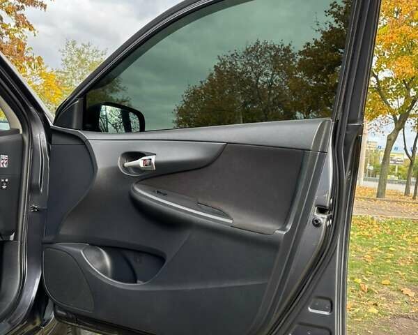 Сірий Тойота Королла, об'ємом двигуна 1.3 л та пробігом 253 тис. км за 7500 $, фото 12 на Automoto.ua