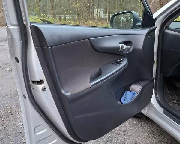 Серый Тойота Королла, объемом двигателя 1.3 л и пробегом 286 тыс. км за 5999 $, фото 11 на Automoto.ua