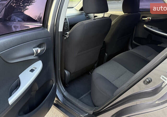 Сірий Тойота Королла, об'ємом двигуна 1.6 л та пробігом 83 тис. км за 10700 $, фото 17 на Automoto.ua