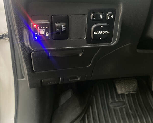 Сірий Тойота Королла, об'ємом двигуна 1.6 л та пробігом 229 тис. км за 9500 $, фото 20 на Automoto.ua