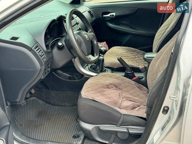 Серый Тойота Королла, объемом двигателя 1.3 л и пробегом 137 тыс. км за 7490 $, фото 13 на Automoto.ua