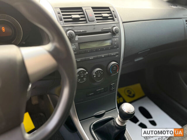 Серый Тойота Королла, объемом двигателя 1.4 л и пробегом 194 тыс. км за 8800 $, фото 13 на Automoto.ua