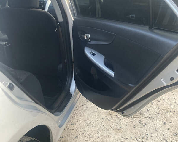 Сірий Тойота Королла, об'ємом двигуна 1.6 л та пробігом 229 тис. км за 9500 $, фото 19 на Automoto.ua