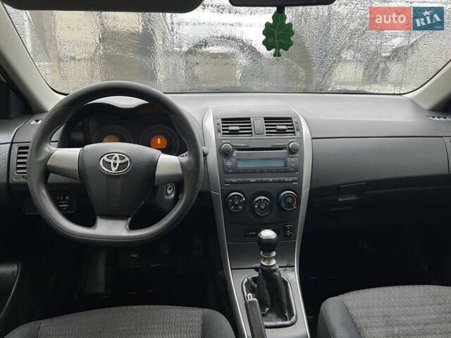 Сірий Тойота Королла, об'ємом двигуна 1.3 л та пробігом 191 тис. км за 6800 $, фото 13 на Automoto.ua