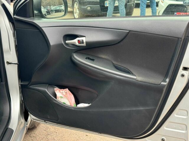 Сірий Тойота Королла, об'ємом двигуна 1.3 л та пробігом 137 тис. км за 6790 $, фото 19 на Automoto.ua