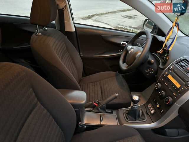 Серый Тойота Королла, объемом двигателя 1.33 л и пробегом 154 тыс. км за 7800 $, фото 11 на Automoto.ua