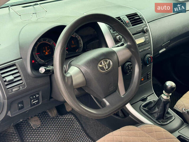 Серый Тойота Королла, объемом двигателя 1.3 л и пробегом 137 тыс. км за 7490 $, фото 14 на Automoto.ua