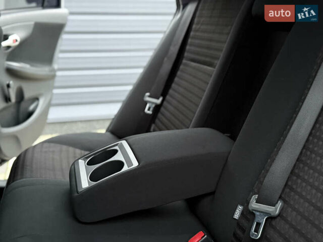 Сірий Тойота Королла, об'ємом двигуна 1.33 л та пробігом 138 тис. км за 7650 $, фото 22 на Automoto.ua