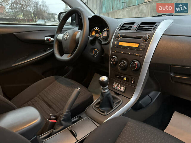 Серый Тойота Королла, объемом двигателя 1.33 л и пробегом 154 тыс. км за 7800 $, фото 12 на Automoto.ua