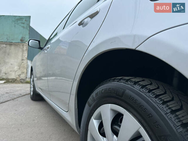 Серый Тойота Королла, объемом двигателя 1.33 л и пробегом 154 тыс. км за 7800 $, фото 18 на Automoto.ua