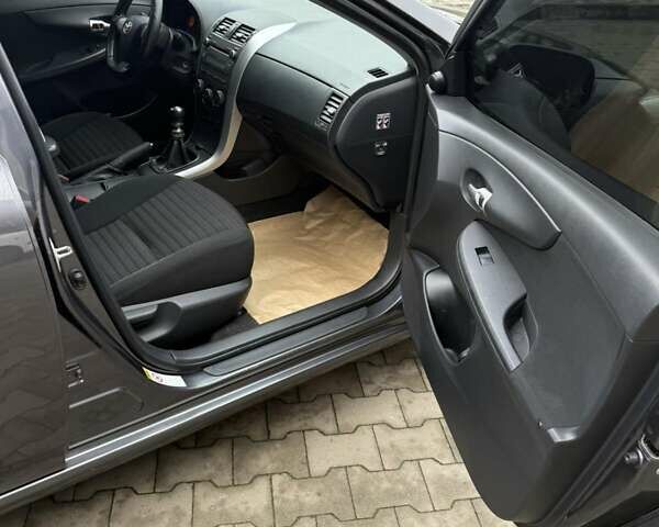 Серый Тойота Королла, объемом двигателя 1.33 л и пробегом 235 тыс. км за 7850 $, фото 25 на Automoto.ua