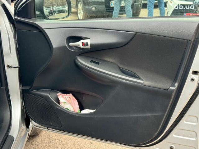 Сірий Тойота Королла, об'ємом двигуна 1.3 л та пробігом 137 тис. км за 7490 $, фото 18 на Automoto.ua