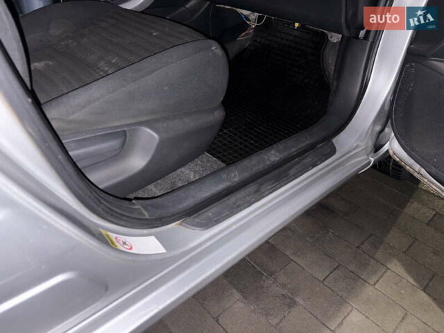 Сірий Тойота Королла, об'ємом двигуна 1.3 л та пробігом 204 тис. км за 7500 $, фото 7 на Automoto.ua