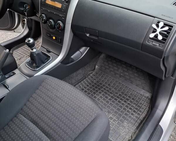 Серый Тойота Королла, объемом двигателя 1.3 л и пробегом 286 тыс. км за 5999 $, фото 6 на Automoto.ua