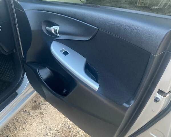 Сірий Тойота Королла, об'ємом двигуна 1.6 л та пробігом 229 тис. км за 9500 $, фото 16 на Automoto.ua