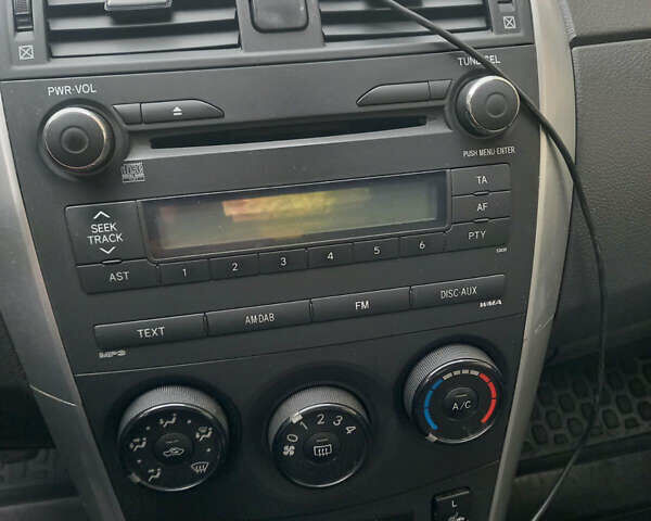 Сірий Тойота Королла, об'ємом двигуна 1.3 л та пробігом 225 тис. км за 7150 $, фото 2 на Automoto.ua