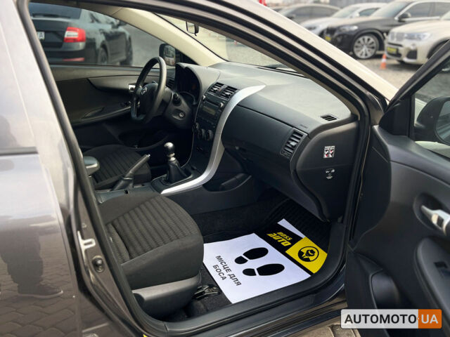 Серый Тойота Королла, объемом двигателя 1.4 л и пробегом 194 тыс. км за 8800 $, фото 17 на Automoto.ua