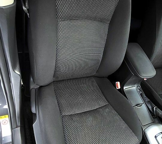 Серый Тойота Королла, объемом двигателя 1.6 л и пробегом 93 тыс. км за 10500 $, фото 5 на Automoto.ua