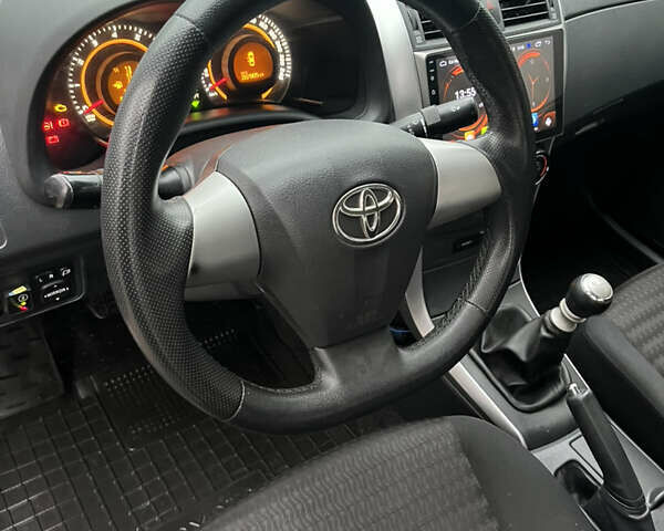 Серый Тойота Королла, объемом двигателя 1.33 л и пробегом 208 тыс. км за 6300 $, фото 12 на Automoto.ua