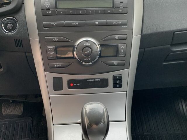 Серый Тойота Королла, объемом двигателя 1.6 л и пробегом 174 тыс. км за 8500 $, фото 5 на Automoto.ua