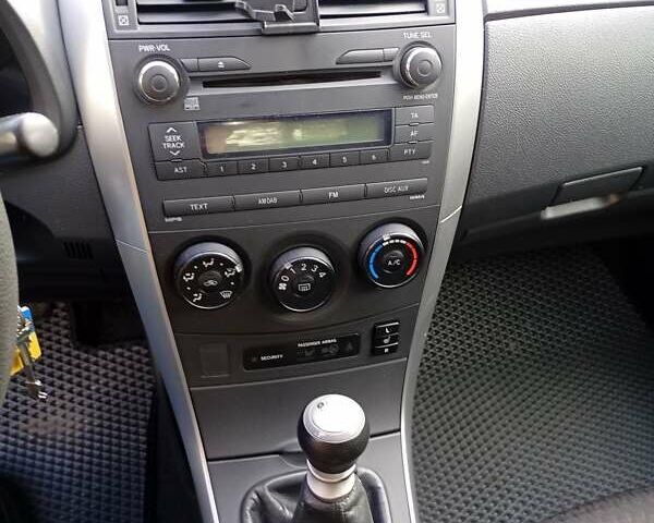 Серый Тойота Королла, объемом двигателя 1.6 л и пробегом 199 тыс. км за 9500 $, фото 2 на Automoto.ua