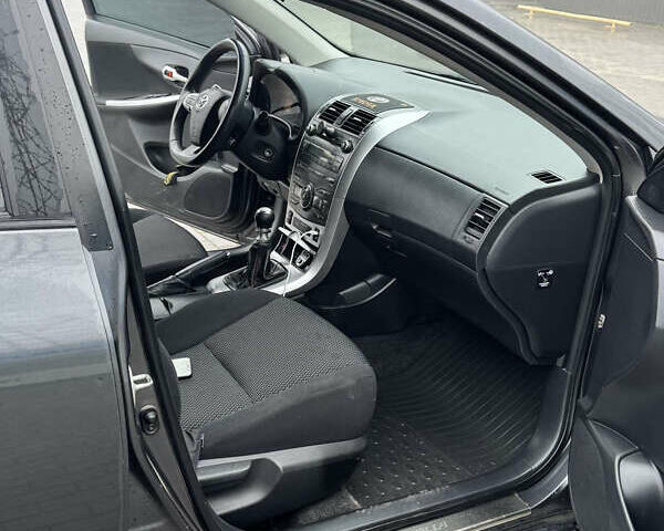 Серый Тойота Королла, объемом двигателя 1.6 л и пробегом 283 тыс. км за 6900 $, фото 10 на Automoto.ua