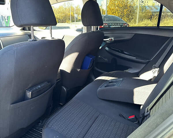 Серый Тойота Королла, объемом двигателя 1.6 л и пробегом 173 тыс. км за 8500 $, фото 10 на Automoto.ua