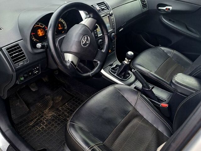 Серый Тойота Королла, объемом двигателя 1.6 л и пробегом 230 тыс. км за 7500 $, фото 1 на Automoto.ua