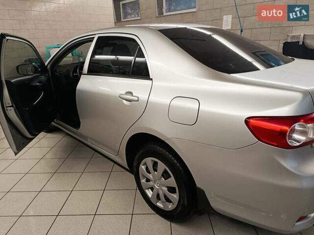 Сірий Тойота Королла, об'ємом двигуна 1.33 л та пробігом 147 тис. км за 9000 $, фото 3 на Automoto.ua