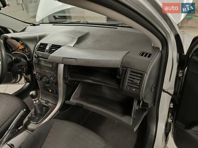Сірий Тойота Королла, об'ємом двигуна 1.33 л та пробігом 147 тис. км за 9000 $, фото 38 на Automoto.ua