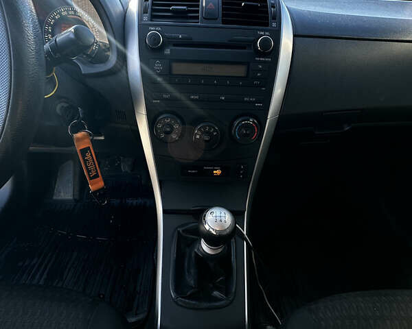 Серый Тойота Королла, объемом двигателя 1.6 л и пробегом 173 тыс. км за 8500 $, фото 8 на Automoto.ua