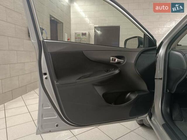 Сірий Тойота Королла, об'ємом двигуна 1.33 л та пробігом 147 тис. км за 9000 $, фото 5 на Automoto.ua