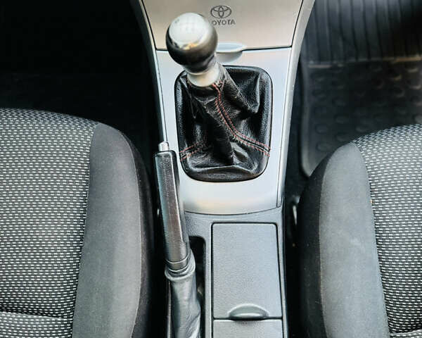 Сірий Тойота Королла, об'ємом двигуна 1.6 л та пробігом 280 тис. км за 6899 $, фото 26 на Automoto.ua