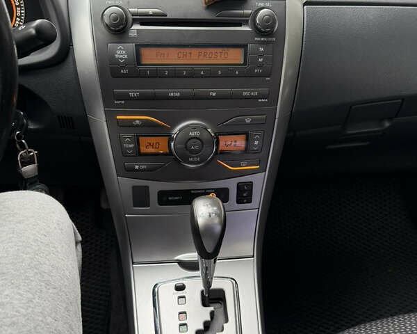 Серый Тойота Королла, объемом двигателя 1.6 л и пробегом 167 тыс. км за 10900 $, фото 5 на Automoto.ua