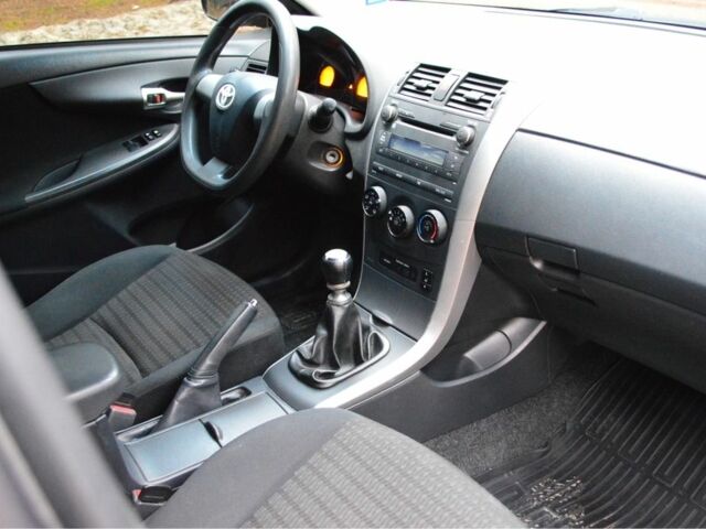 Серый Тойота Королла, объемом двигателя 1.3 л и пробегом 187 тыс. км за 9000 $, фото 6 на Automoto.ua