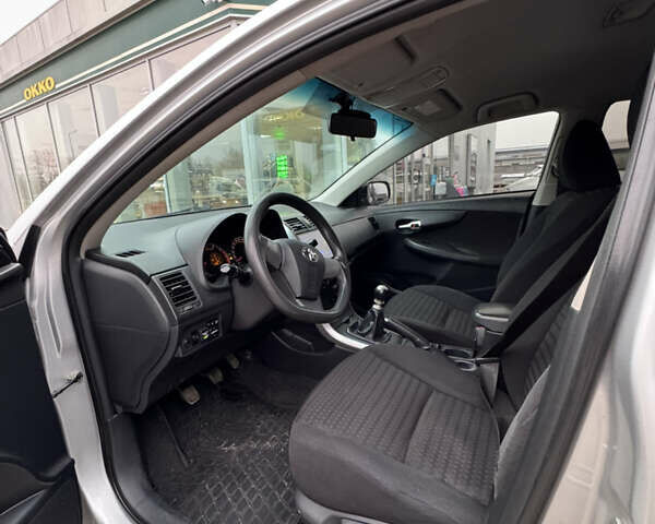 Сірий Тойота Королла, об'ємом двигуна 1.33 л та пробігом 149 тис. км за 7000 $, фото 12 на Automoto.ua