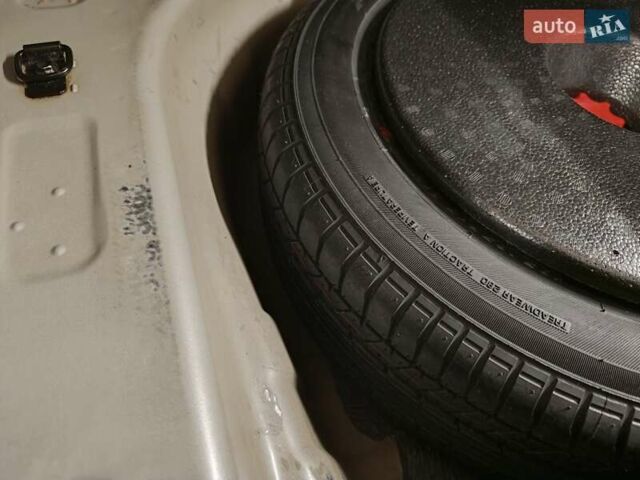 Сірий Тойота Королла, об'ємом двигуна 1.33 л та пробігом 147 тис. км за 9000 $, фото 18 на Automoto.ua