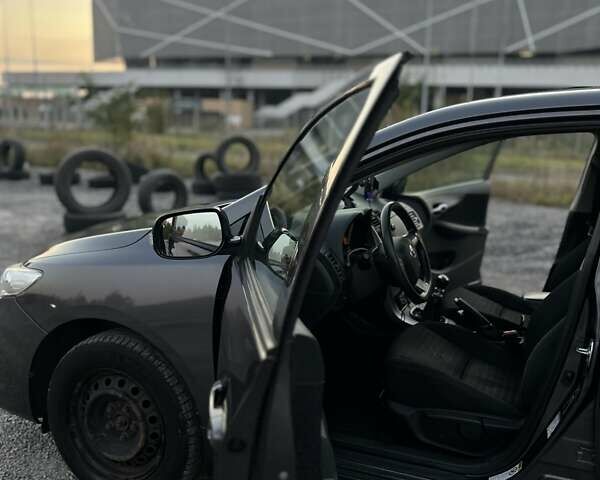 Сірий Тойота Королла, об'ємом двигуна 1.3 л та пробігом 140 тис. км за 7100 $, фото 15 на Automoto.ua