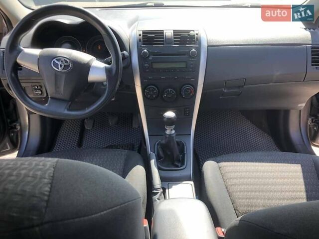 Сірий Тойота Королла, об'ємом двигуна 1.33 л та пробігом 174 тис. км за 7500 $, фото 8 на Automoto.ua