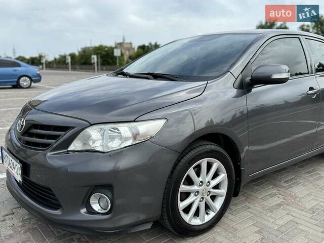 Серый Тойота Королла, объемом двигателя 1.6 л и пробегом 174 тыс. км за 10000 $, фото 4 на Automoto.ua