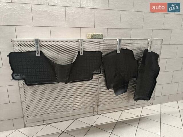 Сірий Тойота Королла, об'ємом двигуна 1.33 л та пробігом 147 тис. км за 9000 $, фото 35 на Automoto.ua