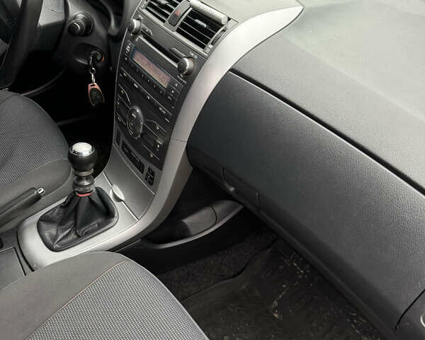 Серый Тойота Королла, объемом двигателя 1.6 л и пробегом 179 тыс. км за 8450 $, фото 5 на Automoto.ua