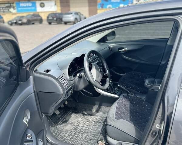 Серый Тойота Королла, объемом двигателя 1.6 л и пробегом 174 тыс. км за 10000 $, фото 16 на Automoto.ua