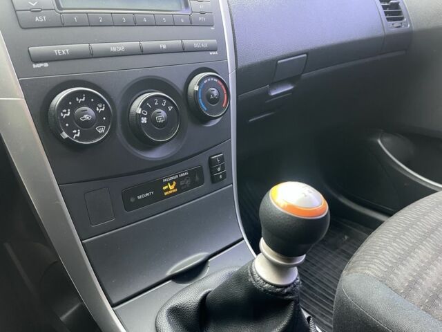 Серый Тойота Королла, объемом двигателя 1.6 л и пробегом 208 тыс. км за 8800 $, фото 16 на Automoto.ua