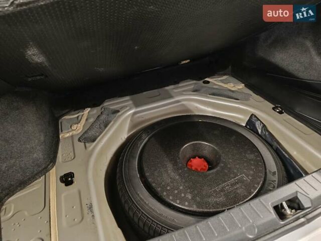 Сірий Тойота Королла, об'ємом двигуна 1.33 л та пробігом 147 тис. км за 9000 $, фото 16 на Automoto.ua