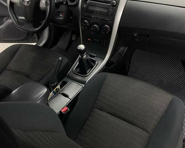 Серый Тойота Королла, объемом двигателя 1.6 л и пробегом 147 тыс. км за 7700 $, фото 2 на Automoto.ua