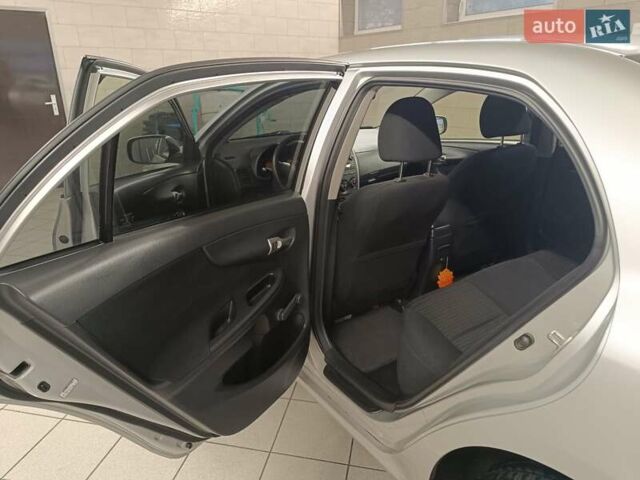 Сірий Тойота Королла, об'ємом двигуна 1.33 л та пробігом 147 тис. км за 9000 $, фото 7 на Automoto.ua